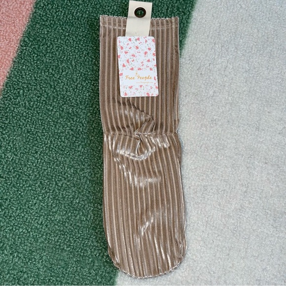 🧦 Free People Trixie Velvet Socks - Picture 3 of 3